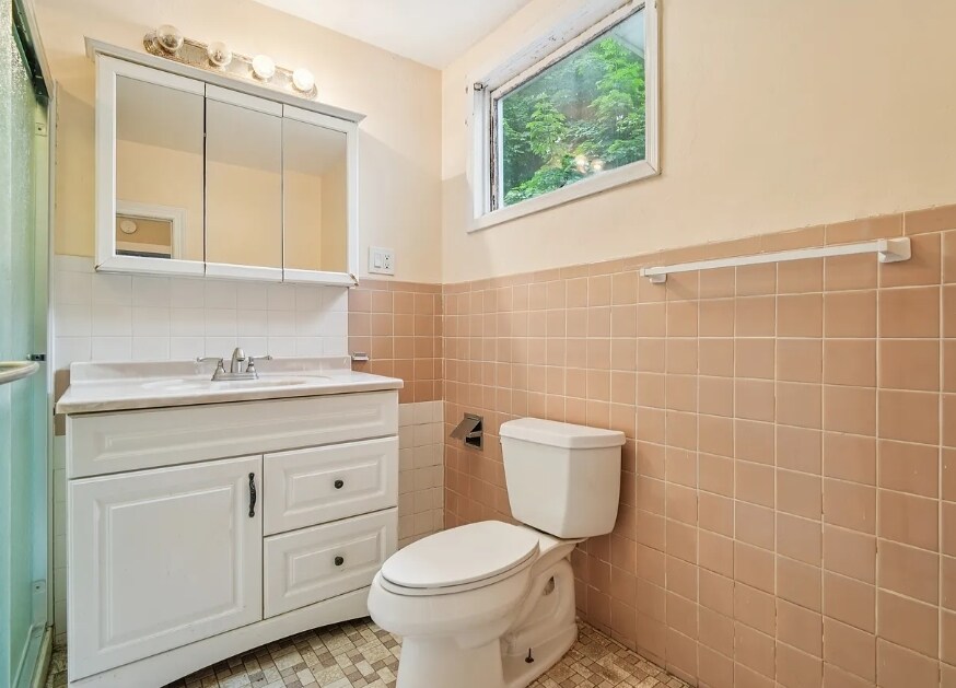 Building Photo - 102 2nd St