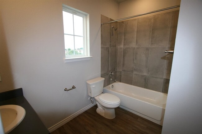 Building Photo - 217 Peruna Dr