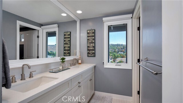 Building Photo - 10 Flintridge