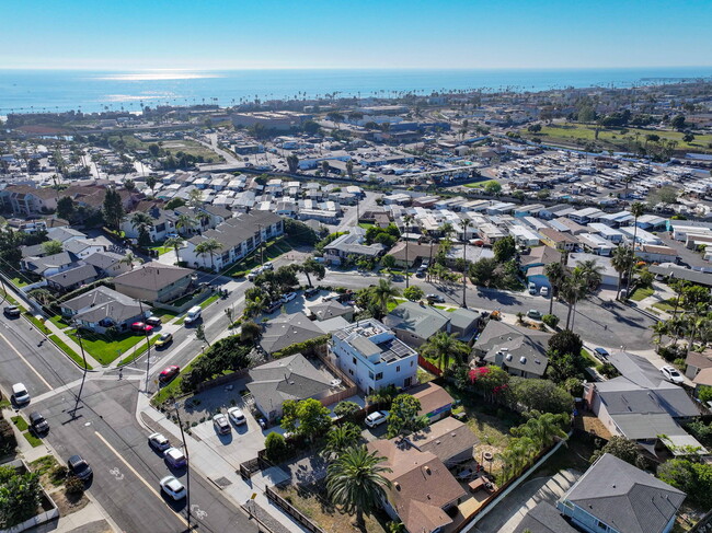 Building Photo - 810 California St