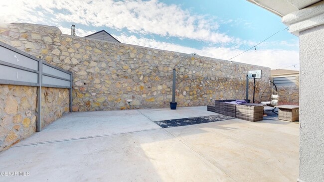 Building Photo - 240 S Halstead Dr