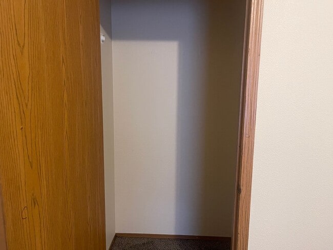 Building Photo - chestnut