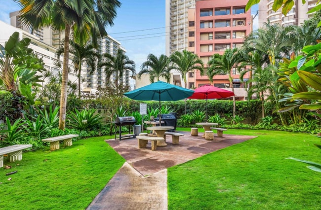 Building Photo - 425 Ena Rd