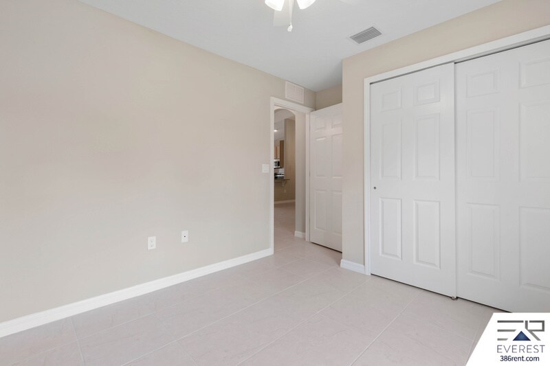 Building Photo - 16 Squanto Pl