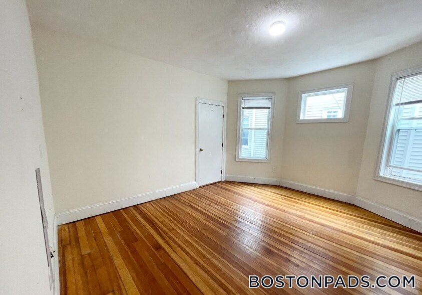 Building Photo - 31 Edison Green