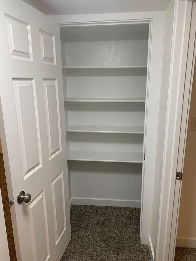 Building Photo - 580 S 470 E