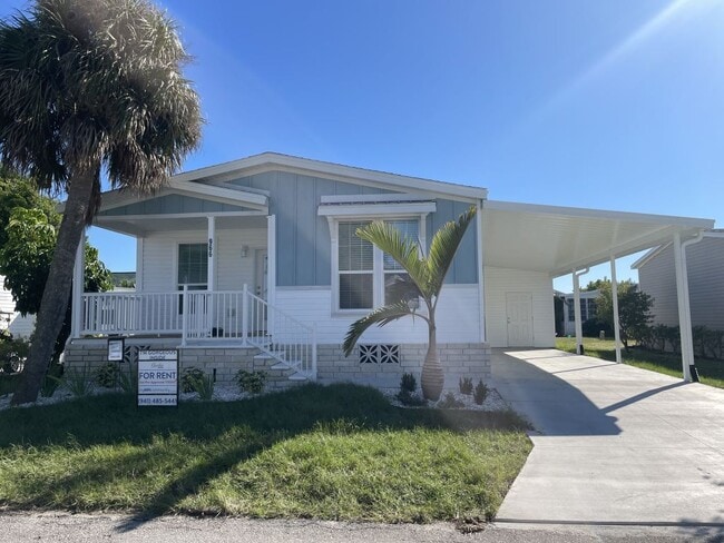 Building Photo - 966 E Montego Ave