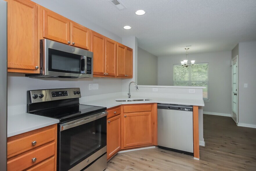 Building Photo - 8042 Christmas Ct