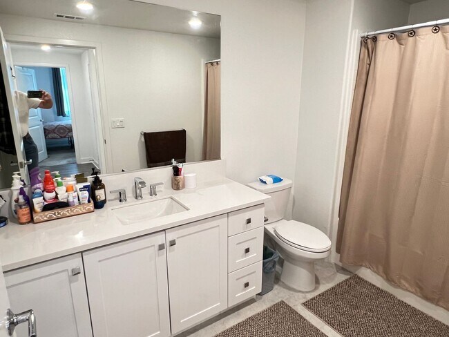Building Photo - Upscale Living 2 Bed 2 Bath Condo in Anahe...