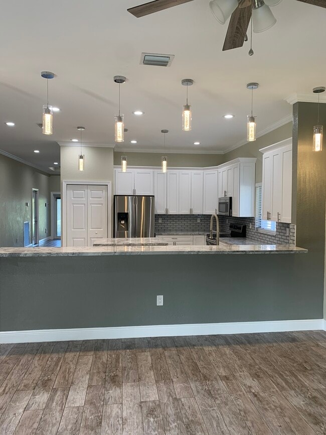 Building Photo - NEWER CONSTRUCTION MODERN HOME