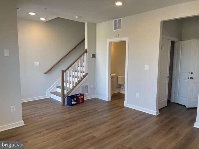 Building Photo - 5014 Henry King Wy