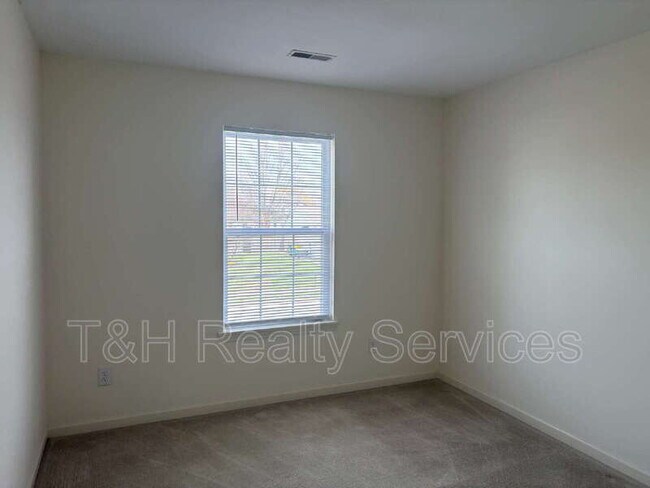 Building Photo - 4209 Manasota Ct