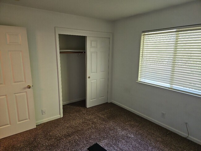 Building Photo - 2304 Halsey Cir