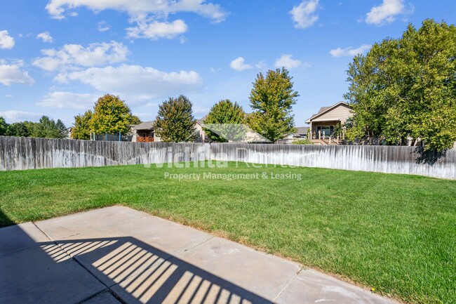 Building Photo - 3 bedroom 3 bath home in the Maize School ...