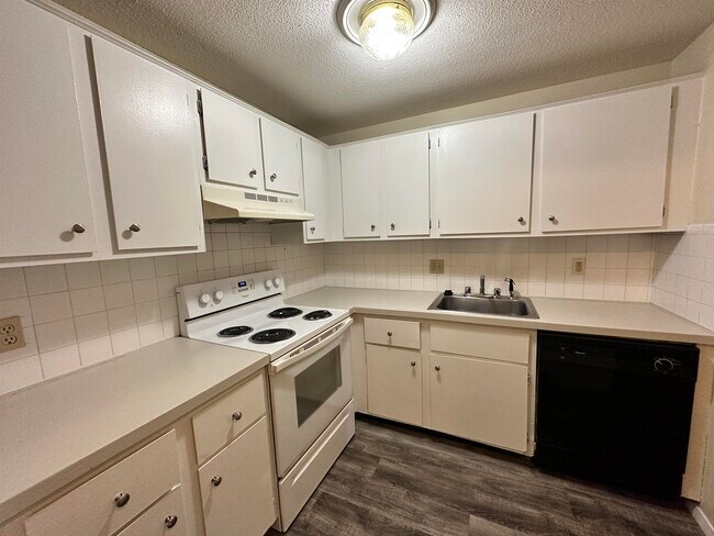 Building Photo - 99 Powers St