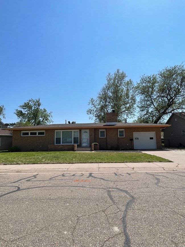 Building Photo - 2 Bedroom, 2 Bathroom House with Attached Garage