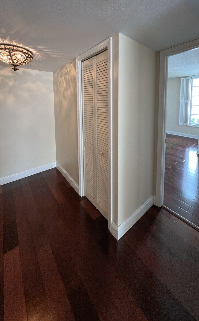 Building Photo - 3150 N Course Ln