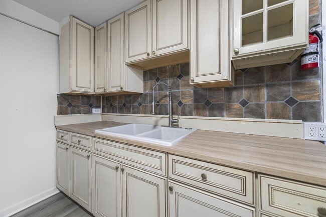 Building Photo - 520 Lincoln Ave