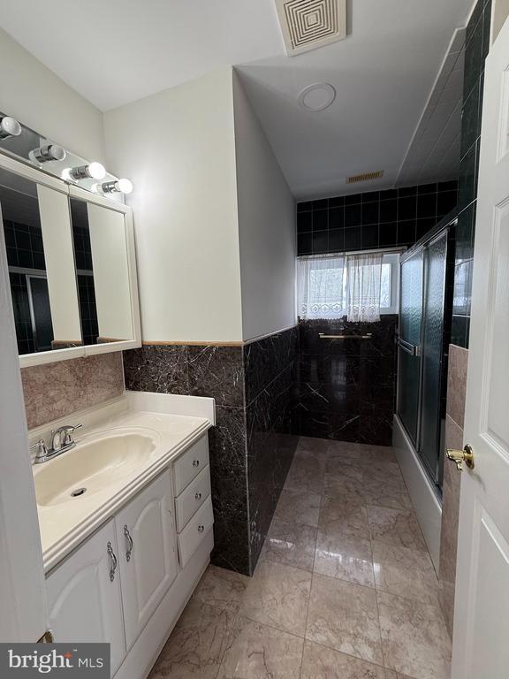 Building Photo - 3003 Preston Ave