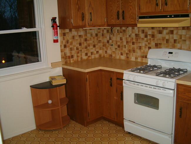 Kitchen - 2912 State Hill Rd