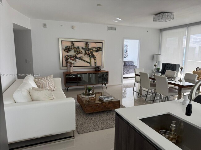 Building Photo - 488 NE 18th St