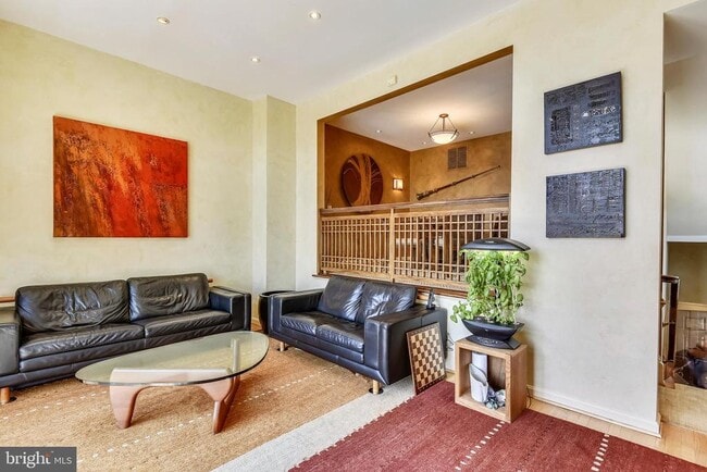 Building Photo - 317 S Union St