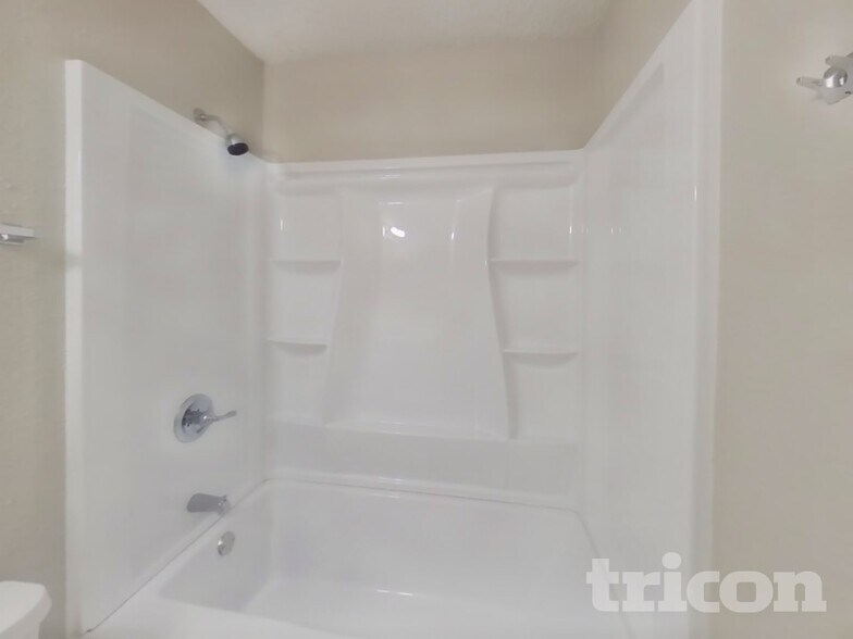 Building Photo - 810 Dogwood Dr