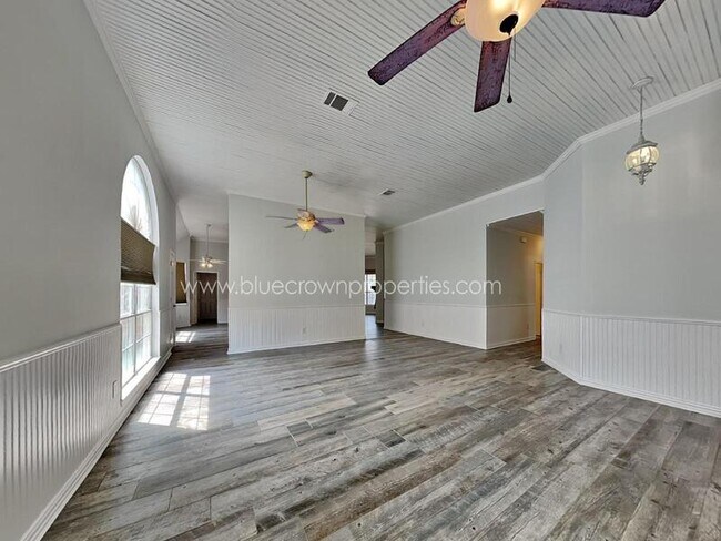 Building Photo - 7513 Silverthorn Dr