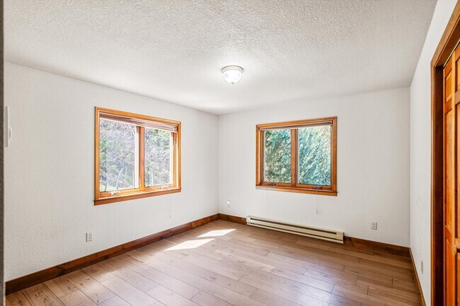 Building Photo - 377 Crystal Ln