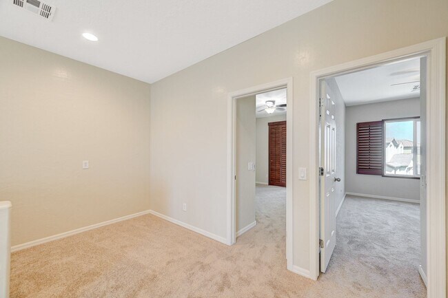 Building Photo - 4 Bedroom Home in Silverstone Ranch / No Rear Neighbors!