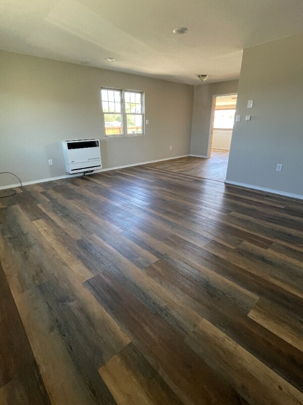 Building Photo - 2555 Valley Dr