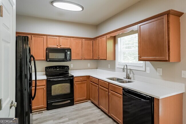 Building Photo - 657 Amberwood Dr
