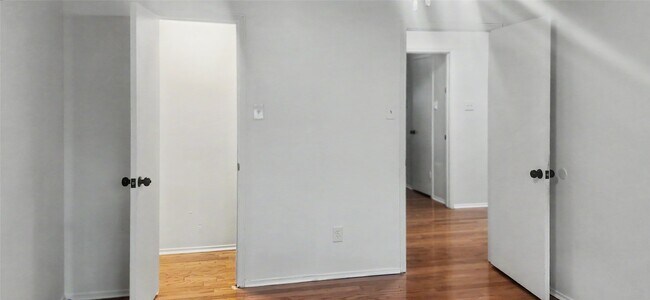 Building Photo - 12913 Trail Hollow Dr