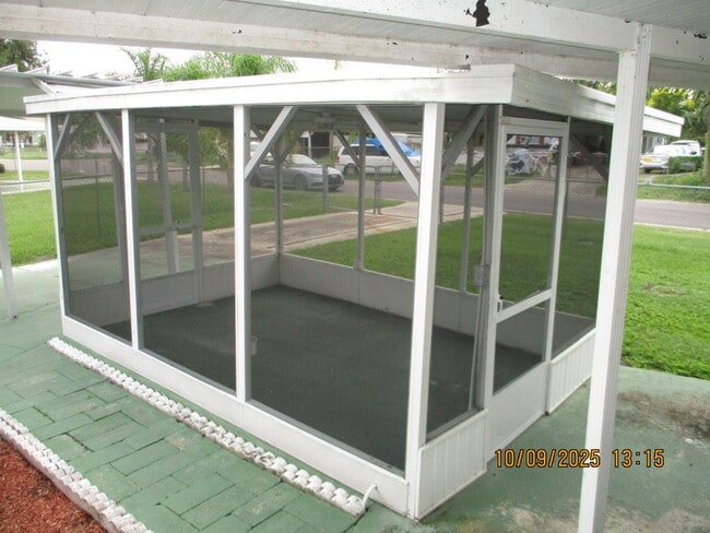 Building Photo - Welcome to this inviting 2-bedroom, 1-bath...