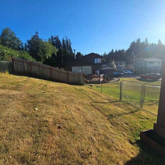 Building Photo - Charming 1-Bedroom Home with Spacious Backyard, 2 car garage & Modern Amenities – Pet Friendly!