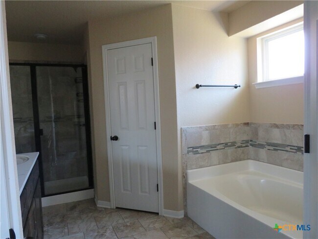 Building Photo - 6601 Morganite Ln