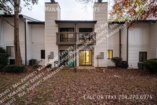 Building Photo - Charming 2BR/2.5BA Townhouse in Charlotte!