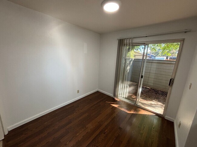 Building Photo - Rosemont Condo - Spacious & Updated 2-Bed, 1-Bath Condo with In-Unit Laundry!