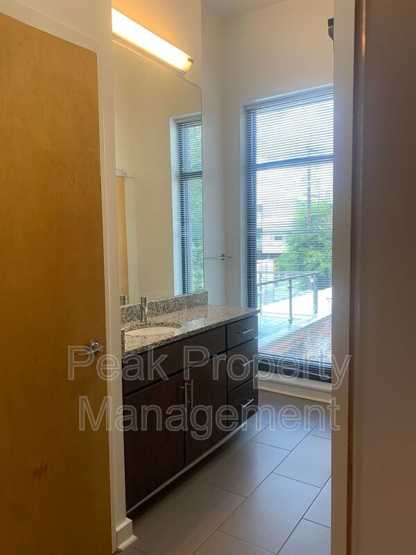 Building Photo - 1311 Hull St