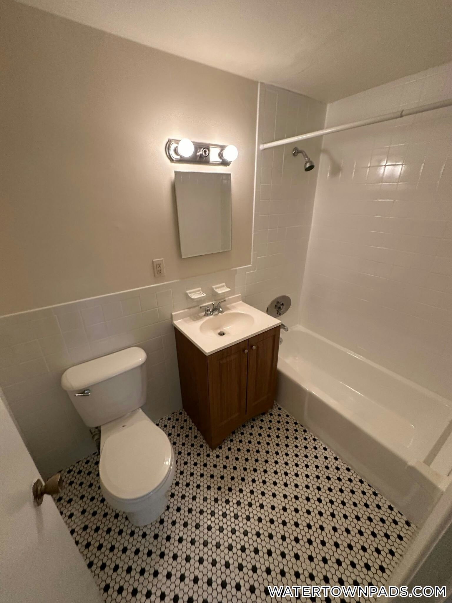 Building Photo - 245 Main St