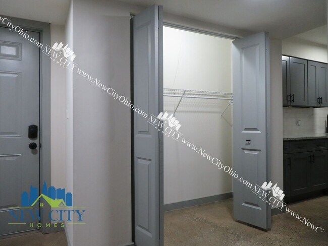 Building Photo - 2085 Building - New Rennovated 1 & 2 bedrooms starting at $989!