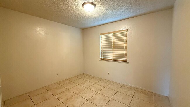 Building Photo - 125 Skaggs St