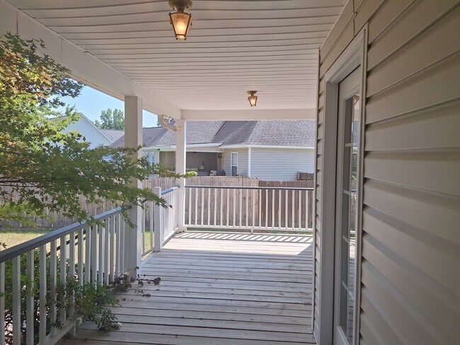 Building Photo - MOVE IN SPECIAL - $300 OFF THE FIRST FULL ...