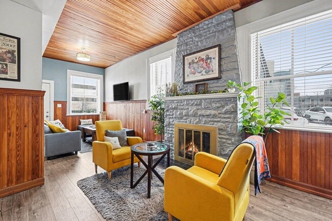 Building Photo - 1391 Woodbridge St