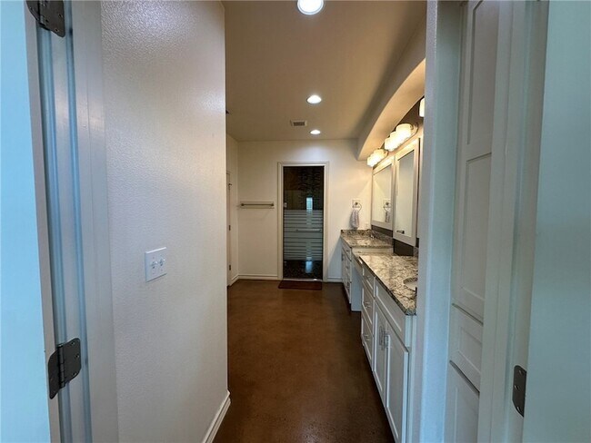 Building Photo - 106 Chiman Cir