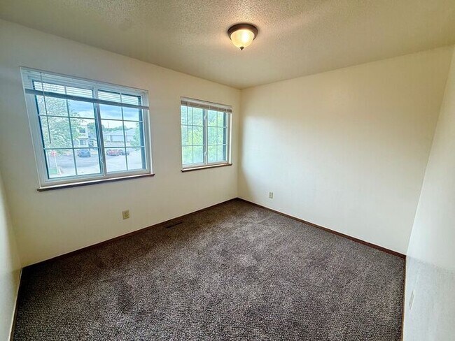 Building Photo - 3 Bed/2.5Bath Townhome in Greeley