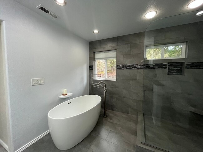 Building Photo - Incredible Sexton Mountain/Murray Hills 4 bed, 3 bath Home! + HUGE BONUS ROOM! Fenced Yard, updat...