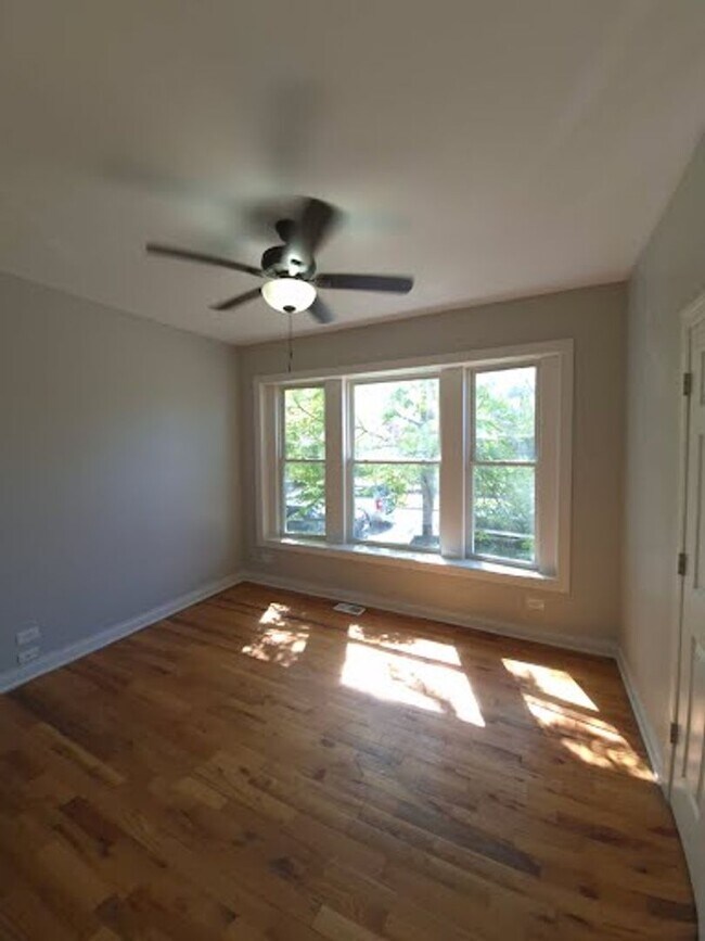 Building Photo - 3 Bedroom Unit Available