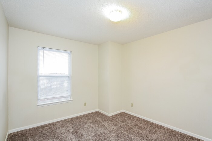 Building Photo - 10740 Glenayr Dr