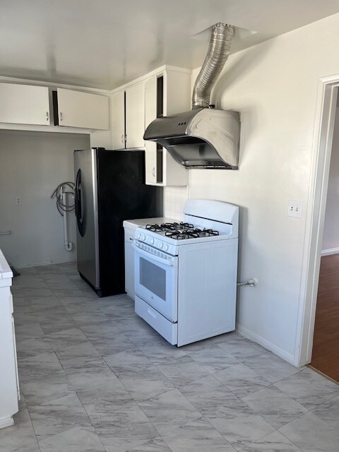 Building Photo - 244 S Del Mar Ave